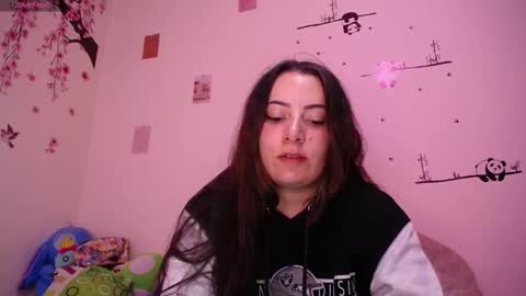 Snapshot of pearl_3 chatting on 10.21.25 Pearl online show from 10.21.25