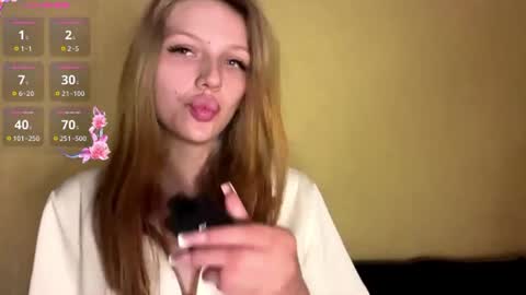 Snapshot of pearlinesilfies chatting on 06.28.26 Zlata online show from 06.28.26