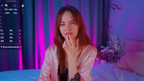 Snapshot of peggyhodges chatting on 09.30.25 LisaDrako online show from 09.30.25