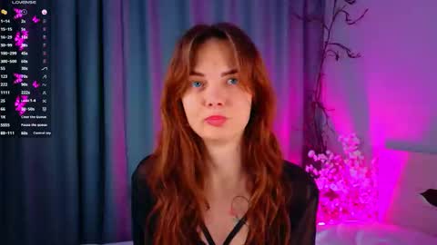 Snapshot of peggyhodges chatting on 10.13.25 LisaDrako online show from 10.13.25