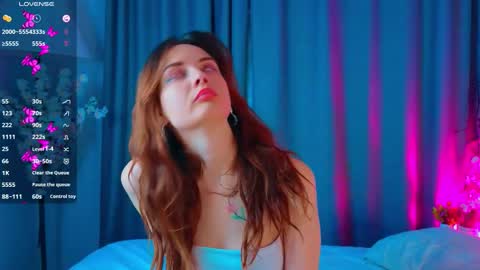 Snapshot of peggyhodges chatting on 10.17.25 LisaDrako online show from 10.17.25