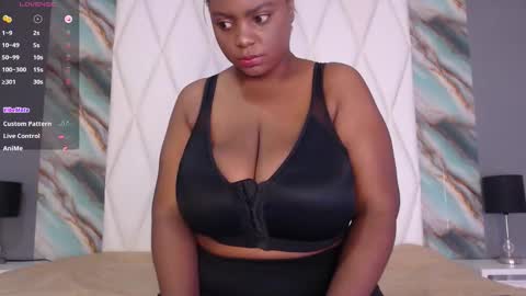 Snapshot of penelopeboobs_ chatting on 10.21.25 online show from 10.21.25