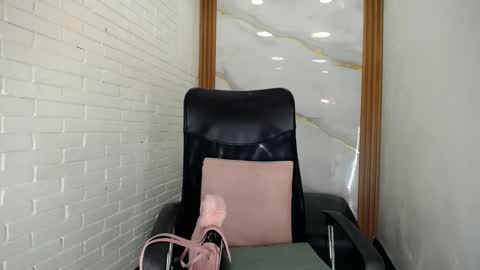 Snapshot of penelopee_rouse chatting on 09.26.25 Penelopee Rouse online show from 09.26.25