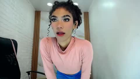 Snapshot of penelopee_rouse chatting on 10.08.25 Penelopee Rouse online show from 10.08.25