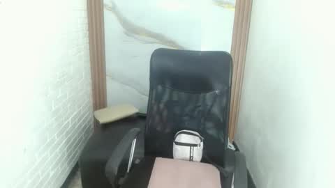 Snapshot of penelopee_rouse chatting on 10.13.25 Penelopee Rouse online show from 10.13.25