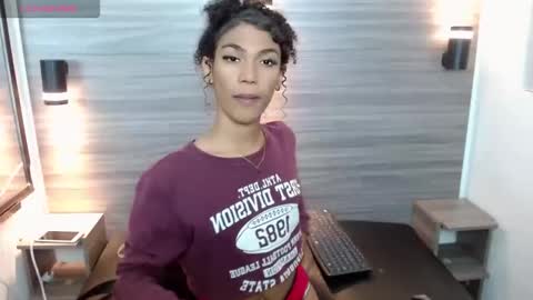 Snapshot of penelopee_rouse chatting on 11.09.25 Penelopee Rouse online show from 11.09.25