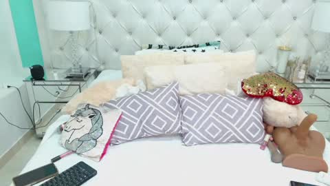 Penelope Laurent online show from 01.15.25