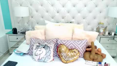 Penelope Laurent online show from 12.18.25