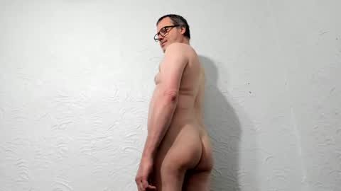 Snapshot of penis_dance chatting on 02.20.26 Vincent Howard online show from 02.20.26