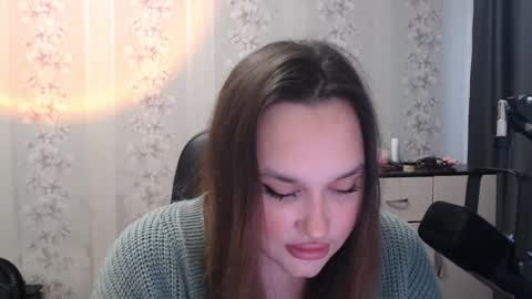  Mia  online show from 09.09.25