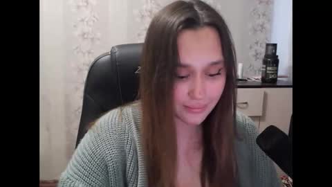  Mia  online show from 09.15.25