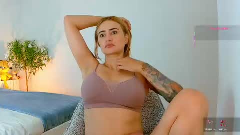 Hi Im Penelope  better vibrations  1111 online show from 07.11.26