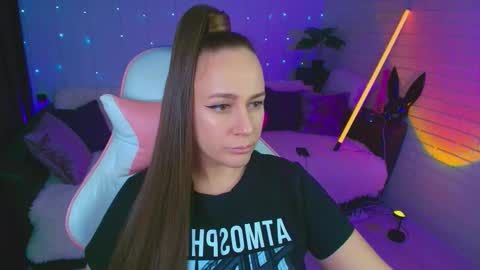 Snapshot of pepper_cat chatting on 10.21.25 Dia online show from 10.21.25