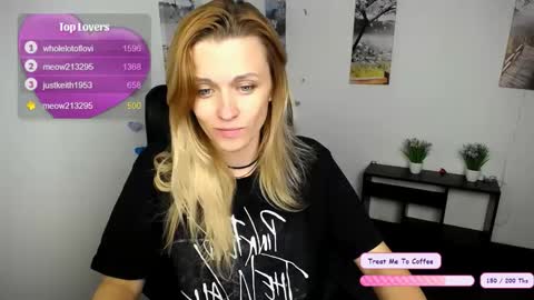 Snapshot of peppymia chatting on 10.20.25 Mia online show from 10.20.25