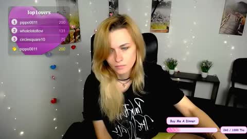 Snapshot of peppymia chatting on 11.05.25 Mia online show from 11.05.25