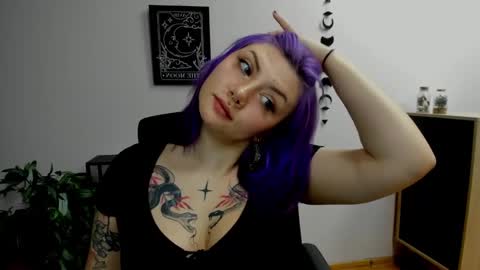 Snapshot of perfect_gabbie chatting on 12.19.24 Gabbie online show from 12.19.24