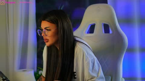 Dee online show from 01.20.25