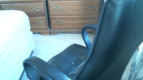 Snapshot of perkymalenipples chatting on 10.18.25 perkymalenipples online show from 10.18.25