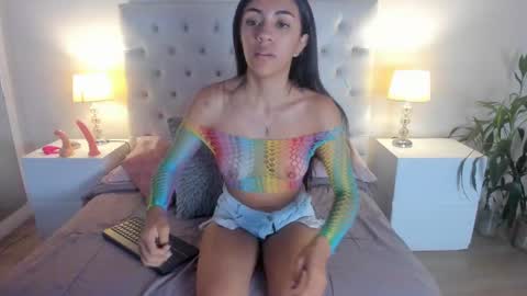 Snapshot of perla_giraldo chatting on 09.22.25 PERLA online show from 09.22.25