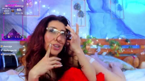 Snapshot of perlafranco chatting on 12.31.24 Perla Franco online show from 12.31.24
