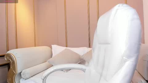 PerlaPreciosa online show from 10.18.25