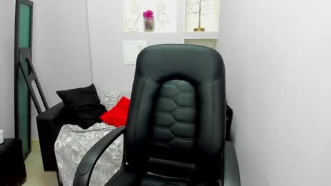 horror flying on the wings of the night.... online show from 04.05.26