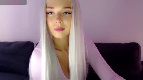 Snapshot of pervyblonde chatting on 12.17.24 Isabella online show from 12.17.24