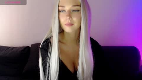 Snapshot of pervyblonde chatting on 03.08.25 Isabella online show from 03.08.25