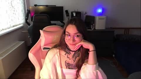 petal_dust_ online show from 03.26.26