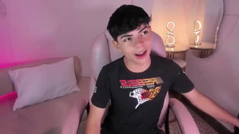 Snapshot of peter_chase chatting on 09.25.25 Peter online show from 09.25.25