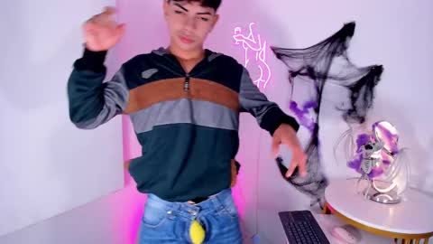 Snapshot of peter_chase chatting on 10.22.25 Peter online show from 10.22.25