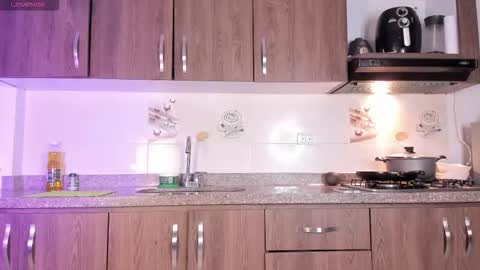 Snapshot of petit_rosseowo chatting on 11.06.25 Im Rosse but u can call me Rossie or Rosita . online show from 11.06.25