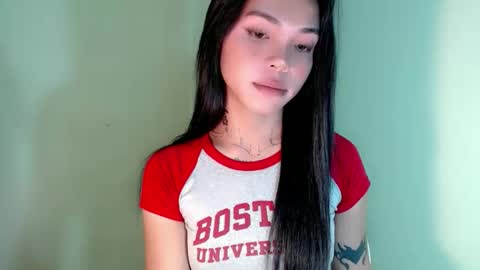 Snapshot of petite_angelx chatting on 10.27.25 angel online show from 10.27.25