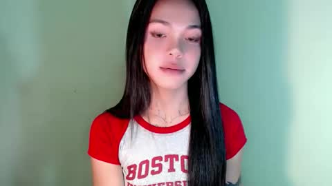 Snapshot of petite_angelx chatting on 10.28.25 angel online show from 10.28.25