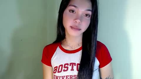 Snapshot of petite_angelx chatting on 10.29.25 angel online show from 10.29.25