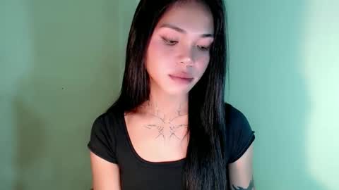 Snapshot of petite_angelx chatting on 10.30.25 angel online show from 10.30.25