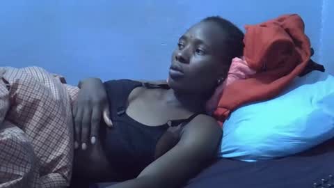 Snapshot of petite_bella21 chatting on 04.11.26 petite_bella21 online show from 04.11.26