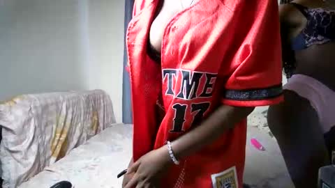 petite_funnie online show from 10.24.25