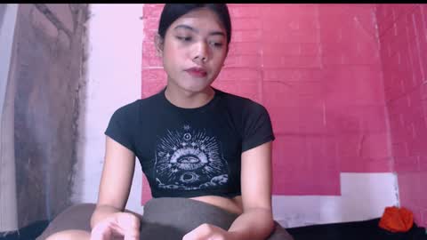 Snapshot of petite_jzee chatting on 01.16.25 jzee online show from 01.16.25