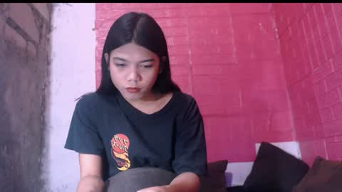 Snapshot of petite_jzee chatting on 01.21.25 jzee online show from 01.21.25