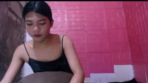 Snapshot of petite_jzee chatting on 01.27.25 jzee online show from 01.27.25