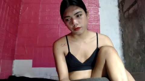 Snapshot of petite_jzee chatting on 02.03.25 jzee online show from 02.03.25