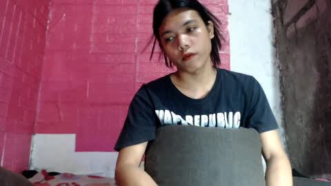 Snapshot of petite_jzee chatting on 02.04.25 jzee online show from 02.04.25