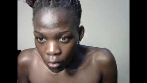 petite_lavi2 online show from 12.20.24