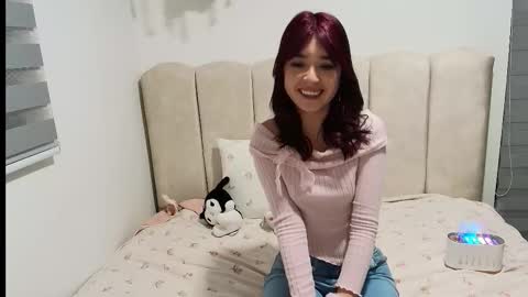 Snapshot of petite_marie_ chatting on 10.21.25 petite_marie_ online show from 10.21.25