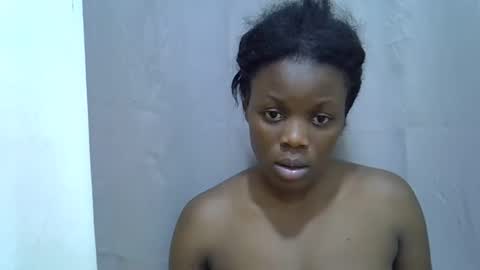 Snapshot of petite_melan chatting on 10.03.25 petite_melan online show from 10.03.25