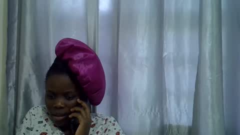 Snapshot of petite_melan chatting on 10.21.25 petite_melan online show from 10.21.25