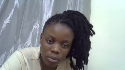 Snapshot of petite_melan chatting on 10.26.25 petite_melan online show from 10.26.25