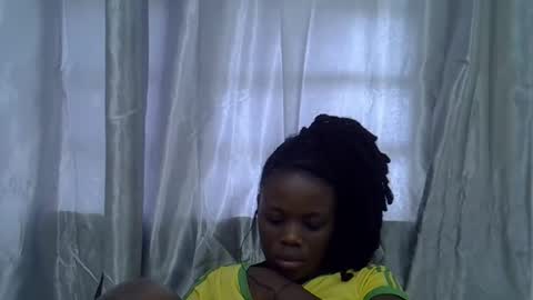 Snapshot of petite_melan chatting on 10.30.25 petite_melan online show from 10.30.25