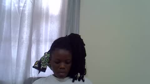 Snapshot of petite_melan chatting on 11.11.25 petite_melan online show from 11.11.25